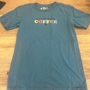 ✌️Dutch bros t-shirt size s